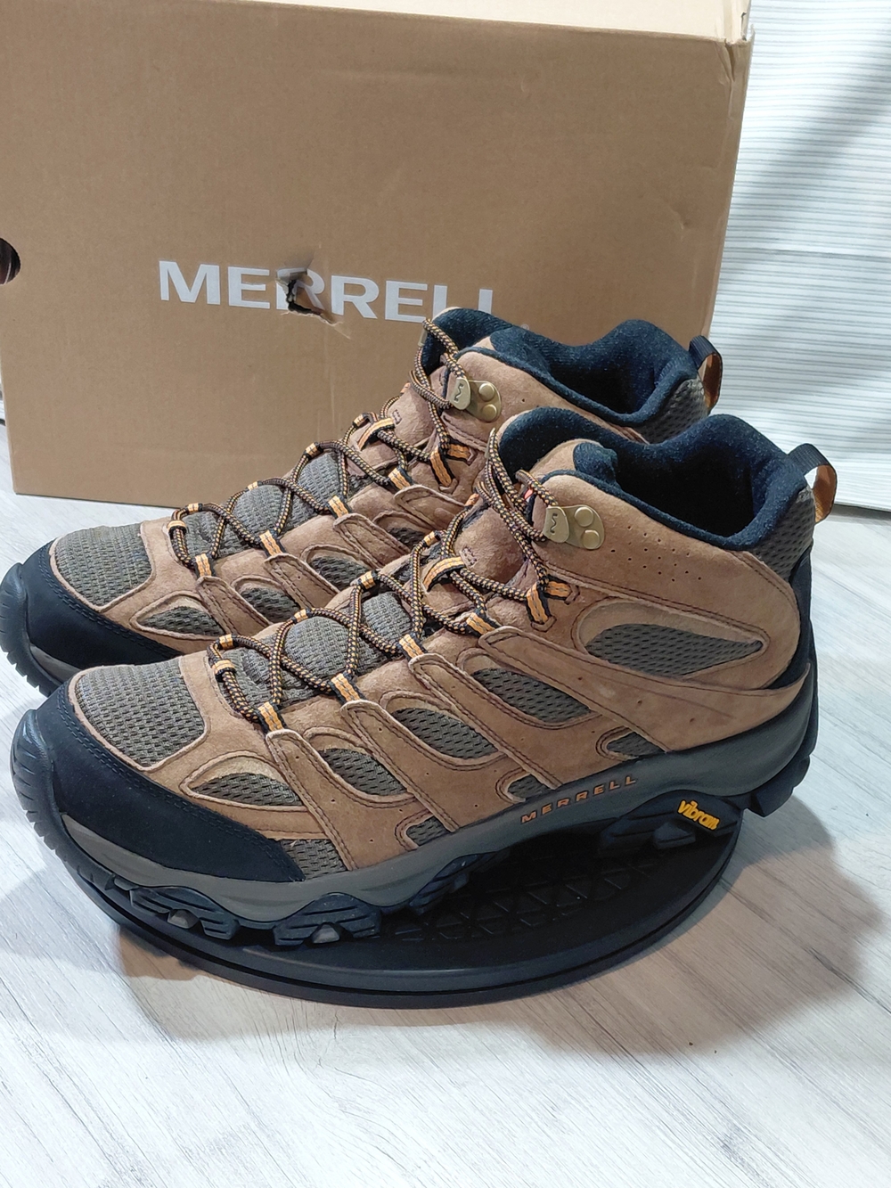 NEW Merrell Men's Moab 3 Brown Black Hiking Boots - Mid-Height Trail Shoes M13